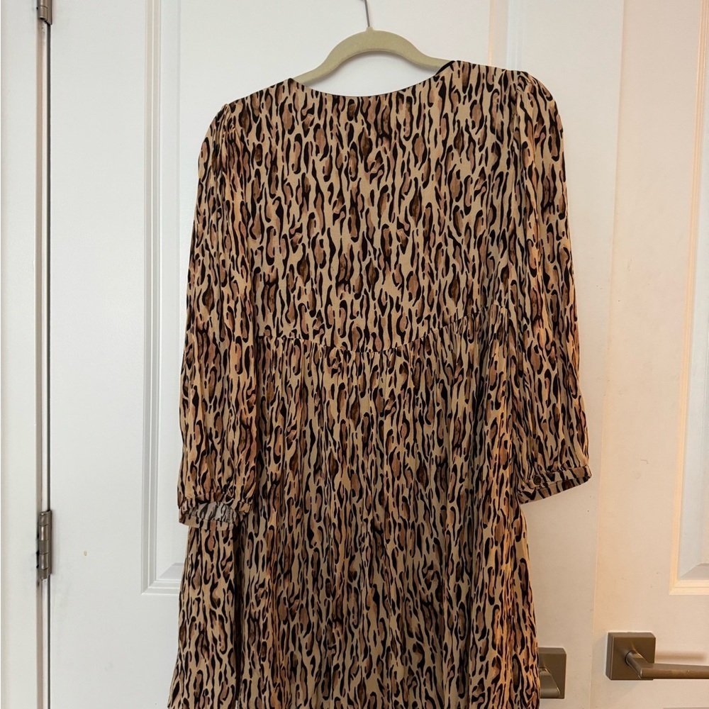 Aritzia Sunday Best M Jinx Leopard Print V-Neck Dress - Picture 4 of 4